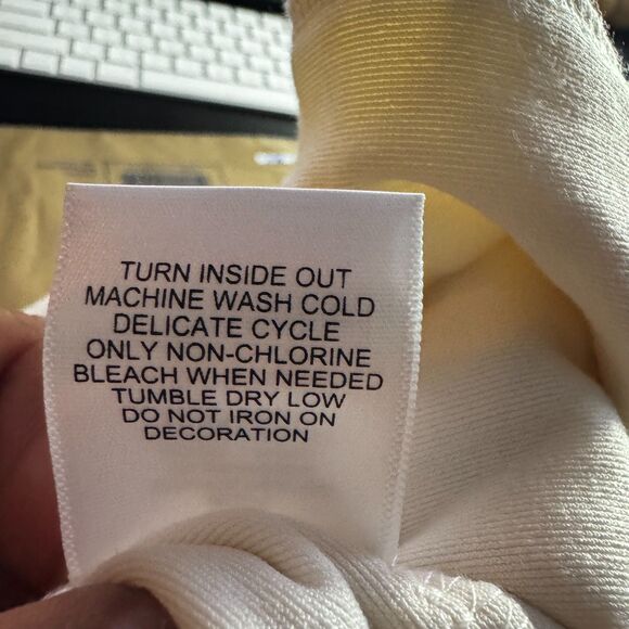 Y2K · Velour Revival · Luxe · Celebrity Off-Duty · Cozycore - Picture 9 of 10